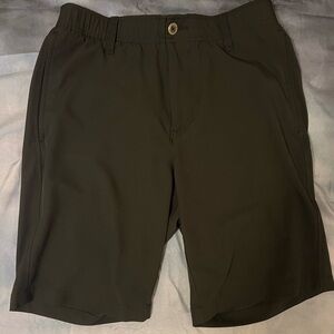 Men’s black Under Armour golf shorts size 30